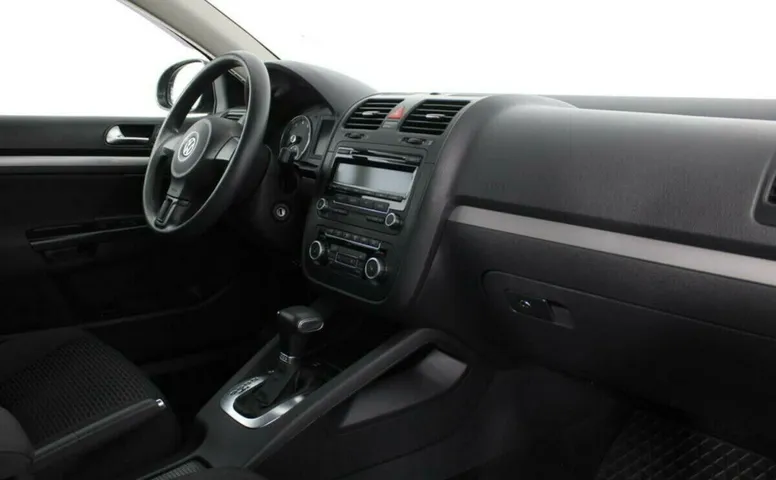 Volkswagen Jetta V